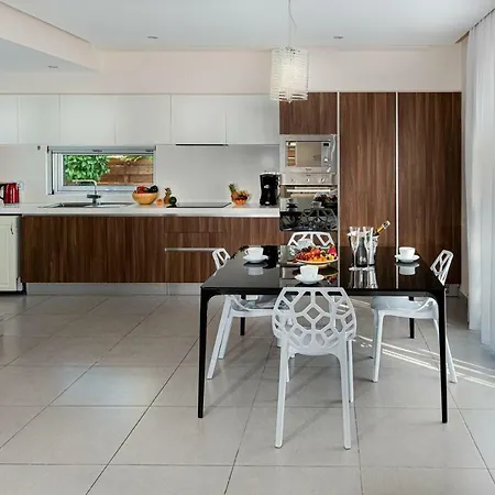 Paphos4u Coral Bay, 3br, Beach 500m, Heated Pool Optional, Central Heating * Πέγεια